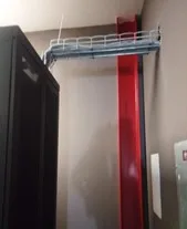 Gabinete y bandeja de cableado